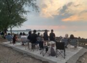 Long Weekend Bawa Berkah, Pedagang Sempol di Pantai Marina Semarang Laris 1.000 Tusuk per Hari