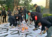 Berduka Rupiah Melemah, Mahasiswa Bakar Uang Mainan di Depan Gedung BI Jateng