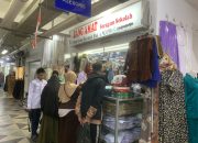 Harga Seragam Sekolah Naik, Pembeli di Pasar Johar Tetap Ramai Berburu Kebutuhan Anak