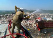 Cegah Kebakaran, DLH dan Damkar Semarang Fokus Dinginkan Tumpukan Sampah TPA Jatibarang