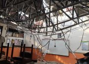 Pohon Tumbang Saat KBM di SDN Sendangmulyo 03, Siswa Selamat Meski Kelas Rusak Parah