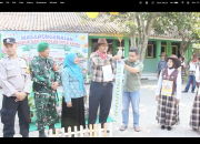 Seru! Murid Baru SD di Blora Ini Disambut Bak Tradisi Pedang Pora dan Guru Berkostum Koboi