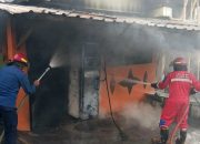 Kebakaran Kios BBM Eceran, Satu Orang Luka dan Dua Sepeda Motor Terbakar