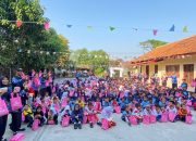 Puncak MPLS Ramah di SDN Tugurejo 01 Semarang Ajak Siswa Tebar Lele dan Bagi Buah Gratis