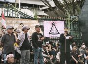 Bawa Poster ‘Gubernur Ora Tau Kerjo’, Aliansi Jateng Guyub Soroti Kriminalisasi Petani di Jateng