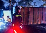 Truk Boks Terguling di JLS Salatiga, Dua Orang Dilarikan ke Rumah Sakit