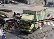 Portal Jerakah Semarang Ambruk Lagi, Sudah 4 Kali Ditabrak Truk: Sopir Berdalih Ikuti Google Maps