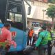 Jalan Licin di Tikungan Pierre Tendean Semarang, Pemotor Tergelincir hingga Masuk Kolong BRT