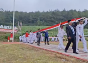 Bendera Merah Putih 1 Kilometer Membentang di Kaki Gunung Merbabu