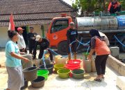 Kemarau Panjang 3 Bulan, Warga Blora Serbu Bantuan Air Bersih