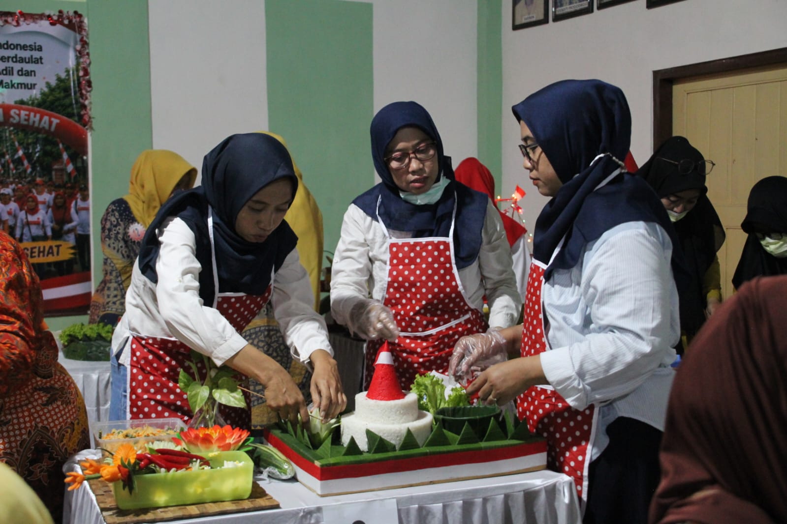 menghias tumpeng kemerdekaan blora