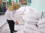 Sawah Kering, Bapanas Salurkan Beras Beras ke Warga Mlangsen Blora