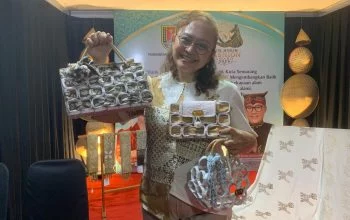 Tas kerrajinan dari sisa bungkus pakan hewan anabul