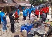 Kering Dimana-mana, Lulusan SMAN 1 Blora Salurkan Air Bersih ke Sejumlah Desa