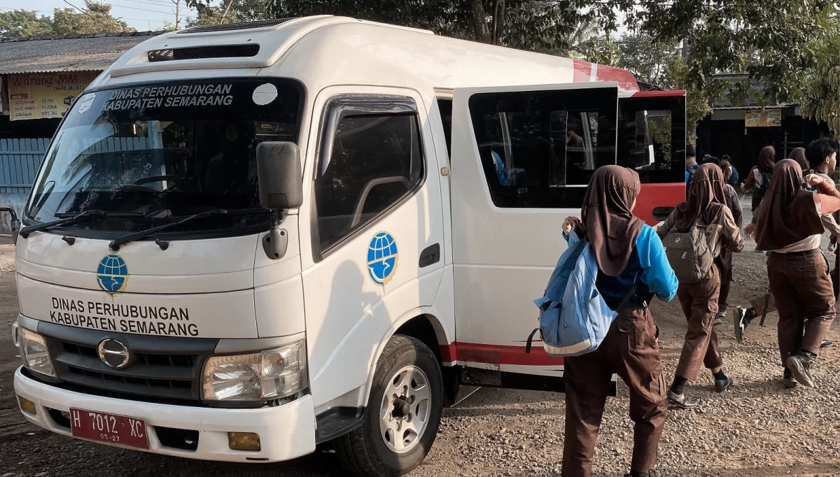 Bus Angkutan Sekolah Gratis di Kabupaten Semarang