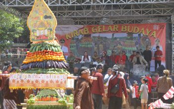 Wali Kota Agustina Dorong Mijen Jadi Sentra Pertanian, Kirab Gunungan Jadi Penanda Potensi Lokal