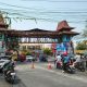 Gerbang PRPP Semarang Nyaris Roboh Ditabrak Truk Kontainer, Material Berjatuhan ke Jalan
