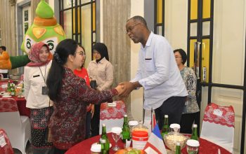 Penulis Prancis Louis Dalembert Susuri Kampung Berburu Cerita Seputar Semarang