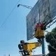 Tak Berizin Sejak 2019 dan Membahayakan, Baliho Berkarat di Simpang Tiga Bawen Dibongkar Satpol PP