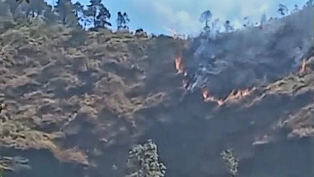 kebakaran Gunung Kelir