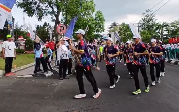 Sebanyak 700-an siswa menyambut rombongan estafet obor Pekan Olahraga Provinsi (Porprov) XVII Jawa Tengah 2026 di Ungaran, Kabupaten Semarang, Sabtu sore, 24 Oktober 2026. (Bowo Pribadi/beritajateng.tv)