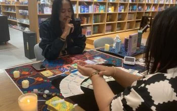 Permainan Kartu Tarot di Gramedia Jalma Kota Semarang