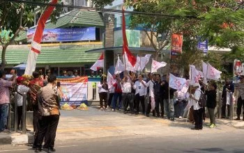 Aksi Tabur Bunga di BPN Jateng, Soroti Dugaan Pungli di Layanan Pertanahan