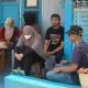 Ayah Mozza Emosi Lihat Tersangka Pembunuh Putrinya, Tahan Air Mata saat Rekonstruksi Adegan