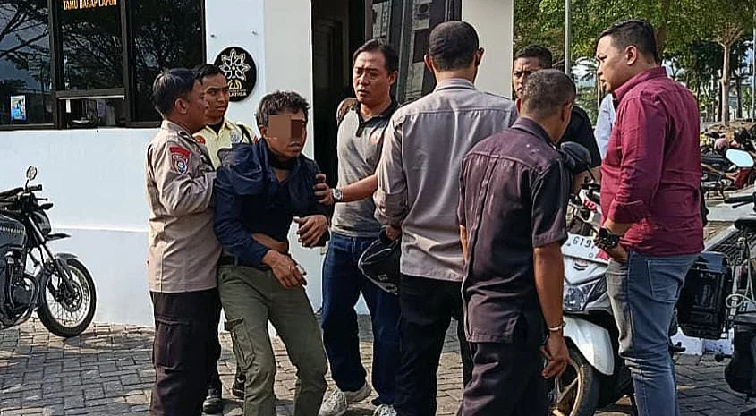 Penangkapan pria berinisal MY di kampus UIN Salatiga, Selasa 6 Oktober 2026. (Foto: Dok. Polres Salatiga)