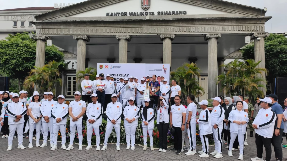 Kirab Obor Porprov Jateng 2026 Tiba di Semarang, 17 Atlet Siap Berlari Menuju Stadion Jatidiri