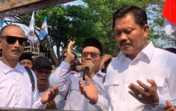 Dijaga Ketat Polisi, Massa Pendukung dari Pati Doakan Agar Vonis Bebas: Bebaskan Haji Sudewo Ya Allah
