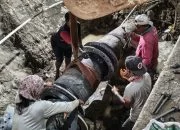 Sudah Sepekan Air PDAM Blora Tak Mengalir, Warga Terpaksa ‘Ngangsu’ Tiap Pagi ke Sumur Tetangga