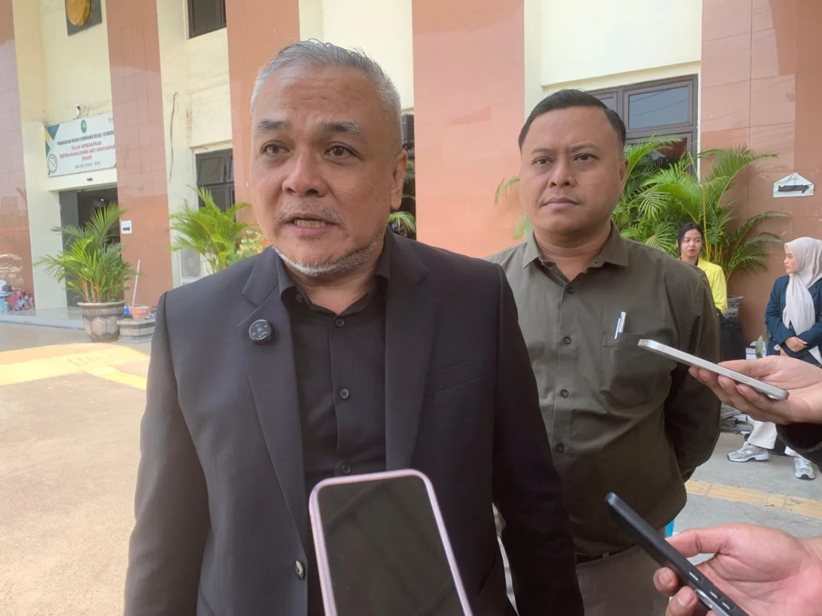 Kuasa hukum korban, Oki Wicaksono Nurindra (kiri) usai mediasi kedua dengan Kejati Jawa Tengah di Pengadilan Negeri Kota Semarang, Kamis, 8 Oktober 2026. (Yuni Esa Anugrah/beritajateng.tv)