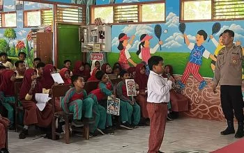 Polres Semarang melaksanakan kegiatan Polisi Sahabat Anak (Polsana), dalam mencegah perundungan di DN Sugihan 01, Desa/kecamatan Tengaran, Kabupaten Semarang, Selasa, 13 Oktober 2026. (Bowo Pribadi/beritajateng.tv)
