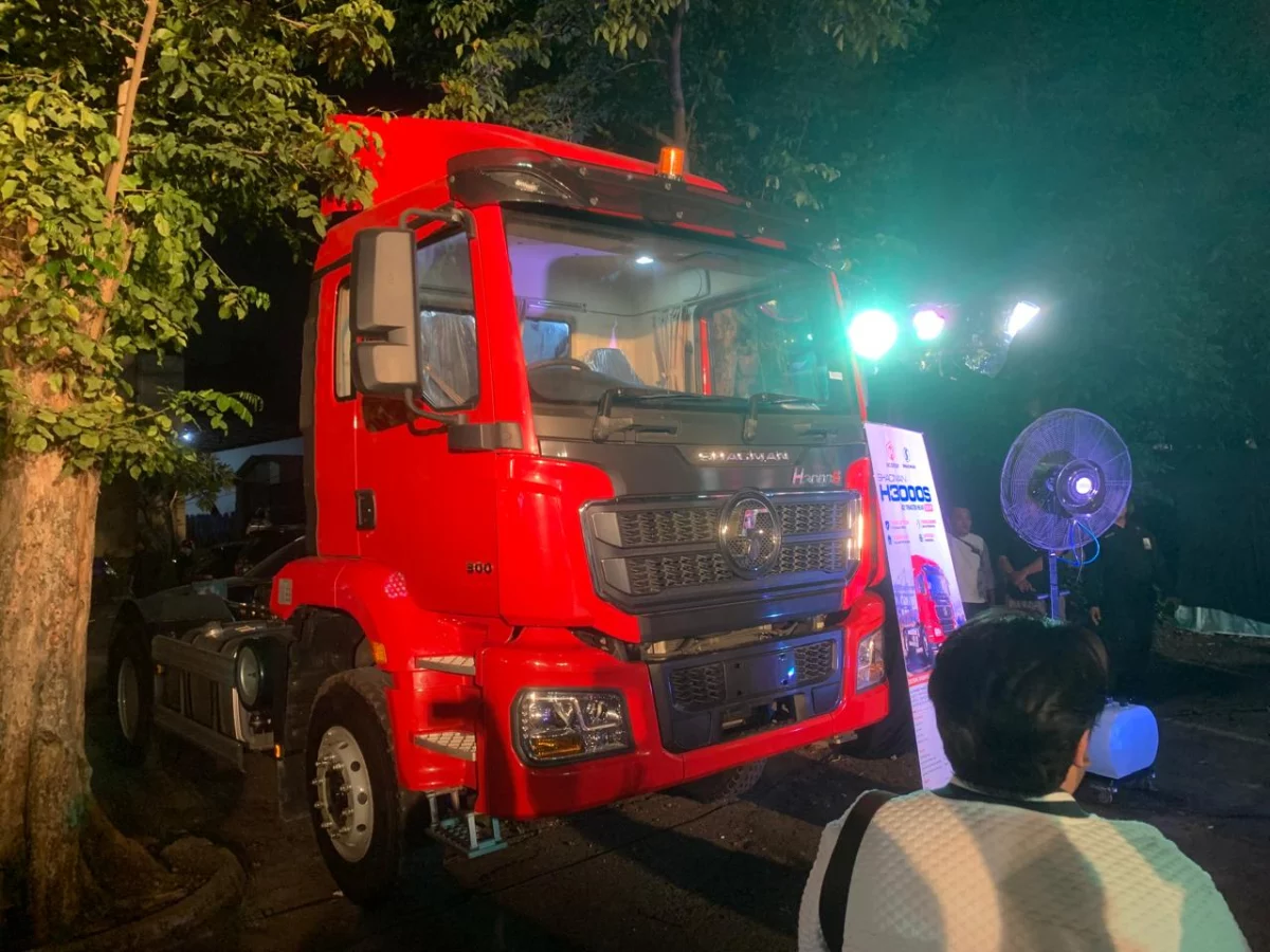 Truk yang dipamerkan di Aptrindo Truck Expo 2026 di Lapangan Parkir Hotel Patra Semarang, Rabu, 14 Oktober 2026 malam. (Yuni Esa Anugrah/beritajateng.tv)