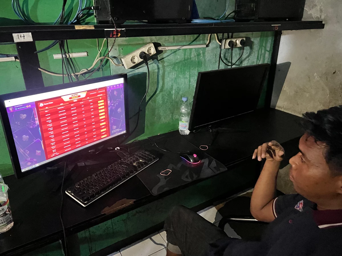 Ilustrasi penggunaan fasilitas warnet unutk judi online atau daring. (Foto: Dok. Polda Jateng)