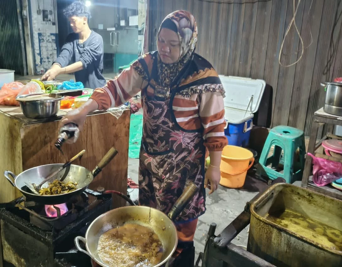 Ilustrasi penjual Gule Bustaman di sekitar Jalan MT Haryono, Kota Semarang. (Foto: Dok)