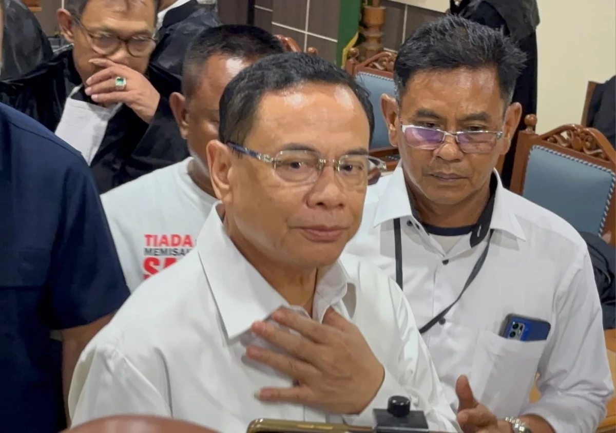 Bupati Pati nonaktif Sudewo saat wawancara bersama media usai sidang pembacaan putusan di Pengadilan Tipikor Semarang, Rabu, 21 Oktober 2026. (Yuni Esa Anugrah/beritajateng.tv)