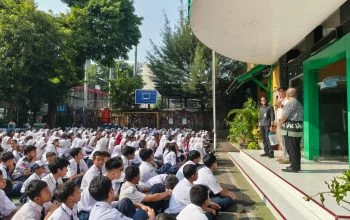 Pendiri MathCityMap, Prof. Matthias Ludwig, dari Goethe University Frankfurt am Main, Jerman, saat berkunjung ke SMPN 7 Semarang, belum lama ini. (Foto: Dok. SMPN 7 Semarang)