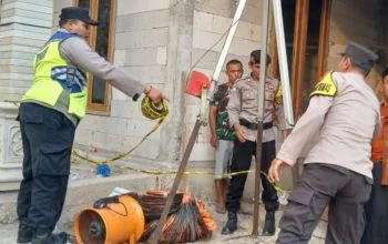 Proses penyelamatan dua pekerja penggali sumur, di lingkungan RT 09/ RW 05 Desa Dadapayam, Kecamatan Suruh, Kabupaten Semarang, Rabu siang, 21 Oktober 2026. (Bowo Pribadi/beritajateng.tv)