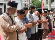 Mohon Segera Diturunkan Hujan, Forum Umat Islam Salatiga dan Warga Gelar Salat Istisqa