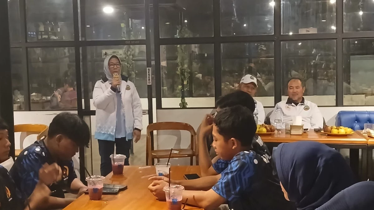 Wakil Bupati Blora Sri Setyorini saat ramah tamah bersama KONI Blora dan kontingen Blora pada Pekan Olahraga Provinsi (Porprov) Jateng XVII 2026. (Heri/beritajateng.tv)
